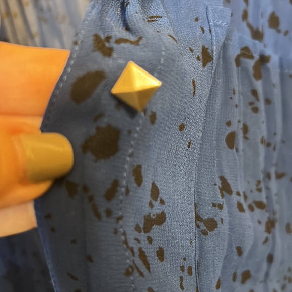 Women’s sheer blue size large button down blouse Rock and Republic - Picture 2 of 2